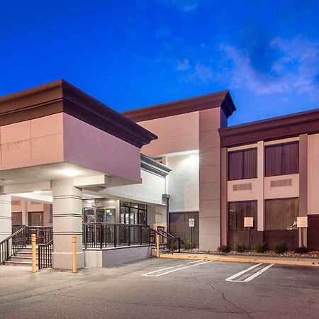 Best Western Paramus Hotel & Suites Exterior photo